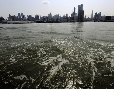 ハドソン川遊泳、「細菌まん延」で警告 米NY