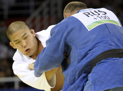 石井 トメノフに一本勝ちで準決勝へ