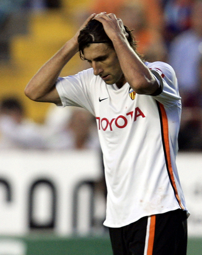 バレンシア 3人の退場が響いてレバンテに敗れる