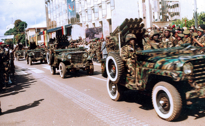 ギニア、大統領死亡後にクーデター