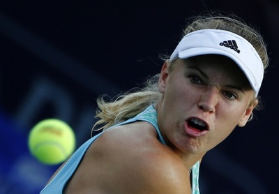 体調不良のボズニアツキ、フルセットで3回戦へ ドバイ・テニス選手権