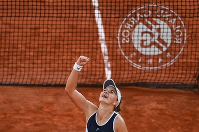 クレイチコバ、接戦制し決勝進出 全仏オープン