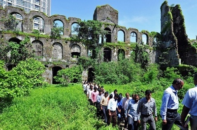 インド女性カメラマン集団レイプ事件、容疑者立ち会いで現場検証