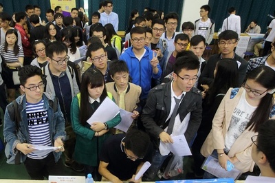 中国企業の夏季インターン、人気企業は採用試験並みの厳しさ