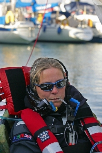 鼻息でパソコンなど利用できる制御装置を開発、重い障害の人も簡単に操作