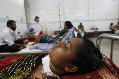 ビル崩壊の原因は「工場の発電機」、バングラデシュ当局