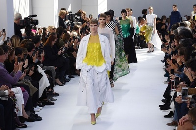 「ドリス ヴァン ノッテン」19年春夏コレクション発表