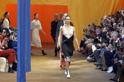 「セリーヌ」16年春夏コレクション