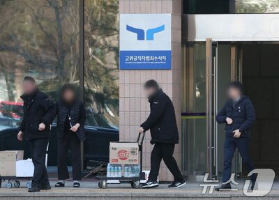 「水だけ飲んで撤収？」尹大統領官邸を目指した捜査車両、積まれていたのは「ミネラルウォーターの山」