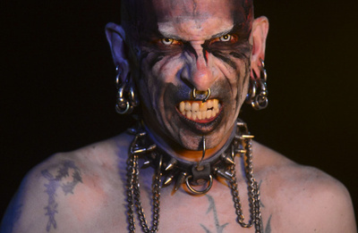 今年も過激に… コロンビアで「エキスポタトゥー」開催