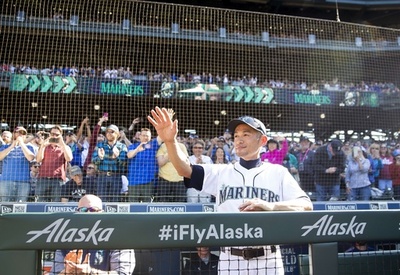 イチロー氏がマリナーズ本拠地に登場、前日にインストラクター就任