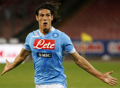 ナポリが首位タイに浮上、カヴァーニがハットトリック