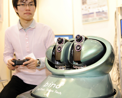 広角・望遠レンズで素早く検知、自立移動型監視ロボット「bino3」