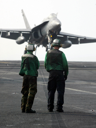 米軍、パキスタン沖に原子力空母を配備 - パキスタン