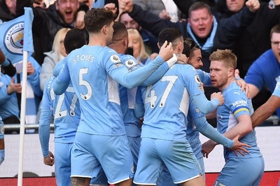 マンCがダービーで快勝、アーセナルがマンU抜き4位浮上