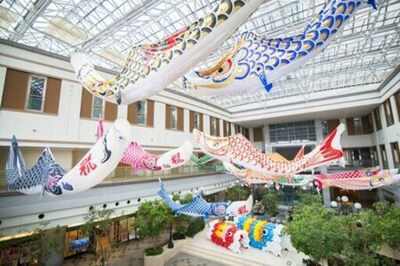 アートホテル鹿島セントラル 全長10mの鯉のぼりが舞う屋内展示イベントを開催