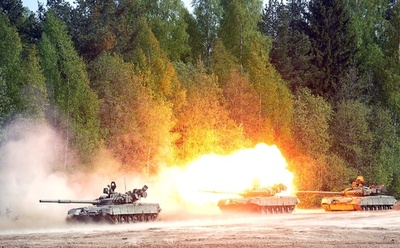 戦車が火を噴く！ロシアでスポーツイベント T80も参加