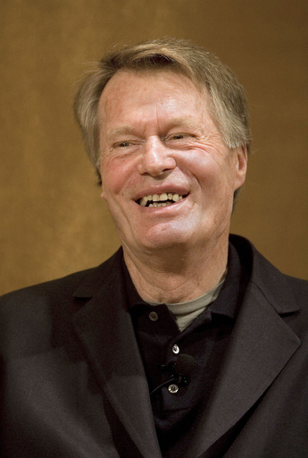 ノーベル文学賞のル・クレジオ氏が会見、「多様な文化への尊重が大切」