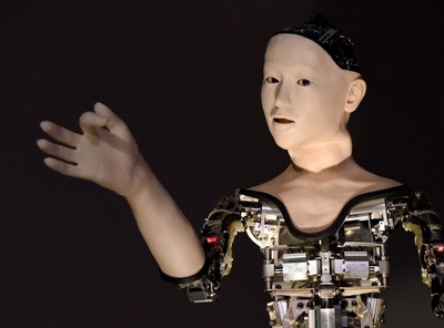 どんな反応してくれるかな？「機械人間オルタ」 都内で展示中