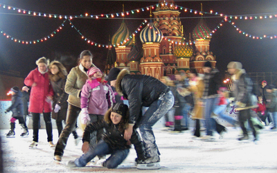 モスクワ赤の広場にスケートリンク