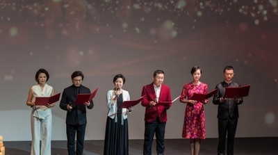 中国の「デリバリー詩人」が1年で2作の詩集を出版、販売数10万部超