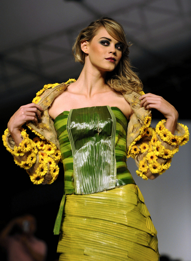 コロンビアで「バイオ・ファッションショー」開催