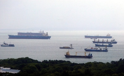 ベトナム船籍タンカー、海賊が解放 石油抜き取る