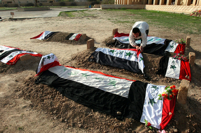 故フセイン元大統領の息子2人、父の隣に墓を移設 - イラク