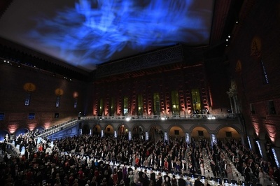 ノーベル賞晩さん会、カズオ・イシグロ氏ら出席 スウェーデン