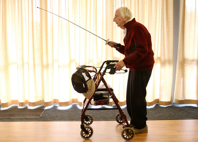 豪の老人ホーム、フェンシングで脳・身体のトレーニング