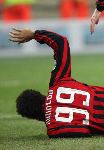 ロナウド リボルノ戦で負傷した左膝を手術