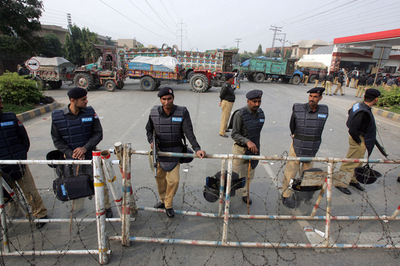 ブット元首相、ムシャラフ大統領の辞任を要求