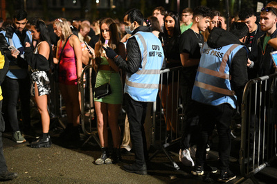 コロナ対策の行動制限強化は「究極の奥の手」 英保健相