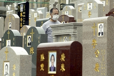 ネットでお手軽墓参り、過密都市・香港の「お墓」事情