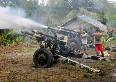 フィリピン・ミンダナオ島、政府軍と反政府勢力との戦闘で13万人が避難
