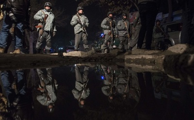 カブールのレストランで自爆攻撃、外国人ら14人死亡