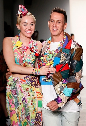 フィナーレにマイリー・サイラス、「ジェレミー・スコット」15年春夏