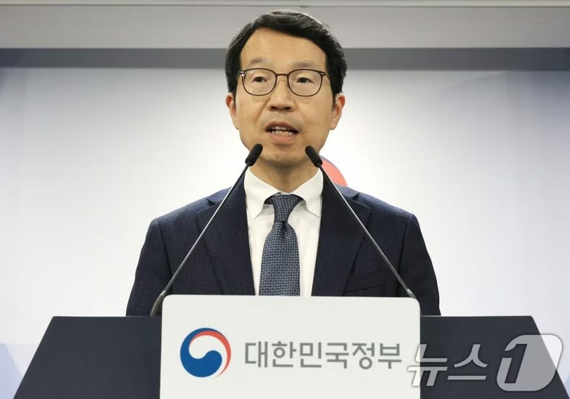 第12回医師人材需給推計委員会の会議後、結果を発表するキム・テヒョン委員長(c)news1