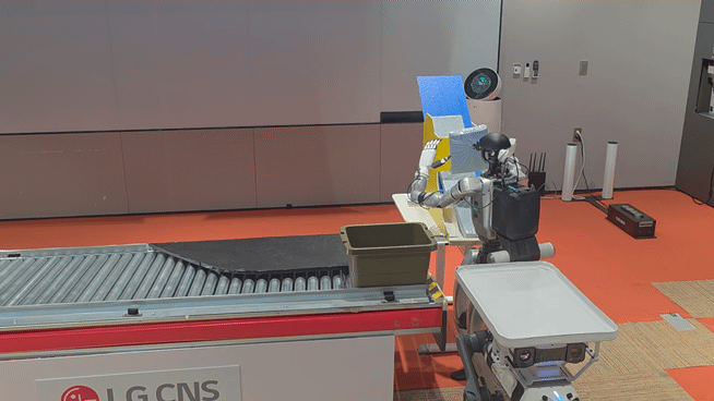 異種ロボットが自律的に協業する様子(c)NEWSIS