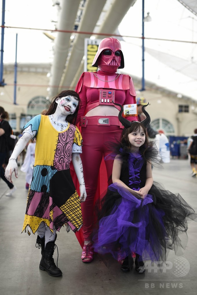「コミコン」にコスプレイヤー続々、米サンディエゴ
