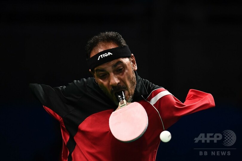 両腕のないエジプトの卓球選手、離れ業でリオ・パラリンピックを席巻