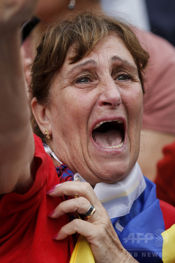 独立宣言、交錯する歓喜と不安 バルセロナ市民の声