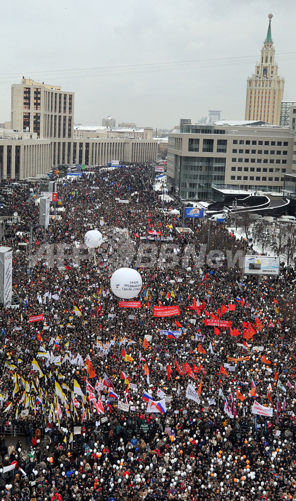 モスクワで過去最大規模の抗議デモ、主催者側は「12万人」と発表