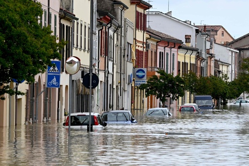 美食とF1の街も水浸し イタリア北部洪水 10人超死亡 写真15枚 国際