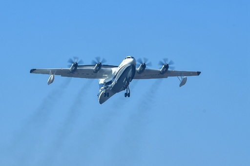 世界最大の水陸両用機が初飛行、中国 写真3枚 国際ニュース：AFPBB News
