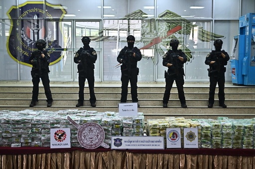 【実物】タイ警察   麻取 タイ警察、デートレイプドラッグ横流し事件。370人の死者の名を