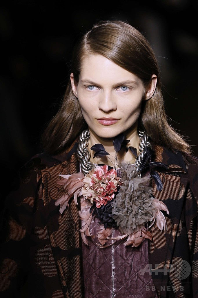 ブロケード、ジャガード、刺繍やビーズを自在に組み合わせて、「ドリス ヴァン ノッテン」15/16秋冬