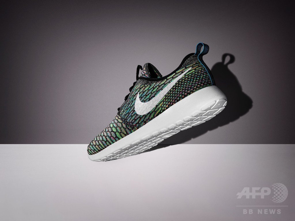 最新アッパー搭載、今まで以上の軽量化に成功「ナイキ ローシフライニット」