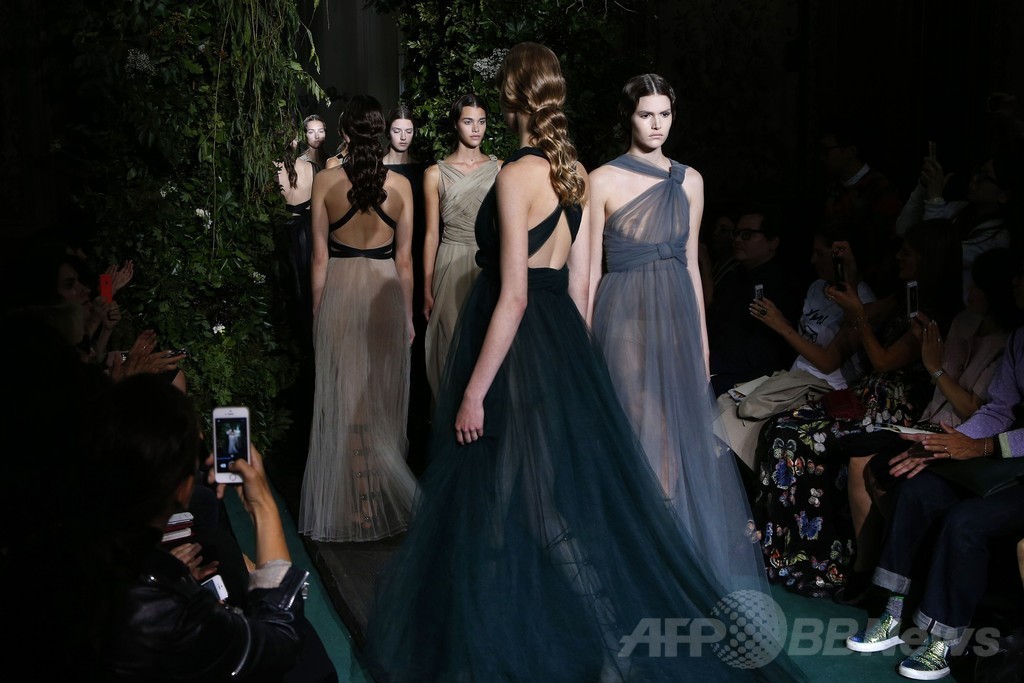 古き良き芸術を現代風にアレンジ、「ヴァレンティノ」14/15年秋冬オートクチュール