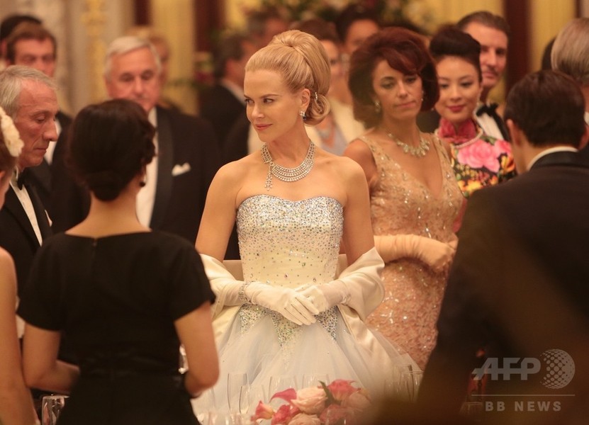 映画『グレース・オブ・モナコ』公開先駆け、衣装展開催